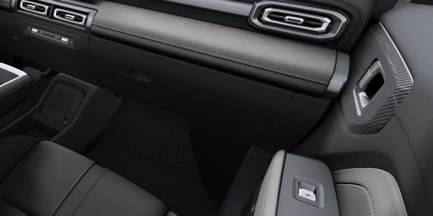 Interior Jet Black - Vista 2